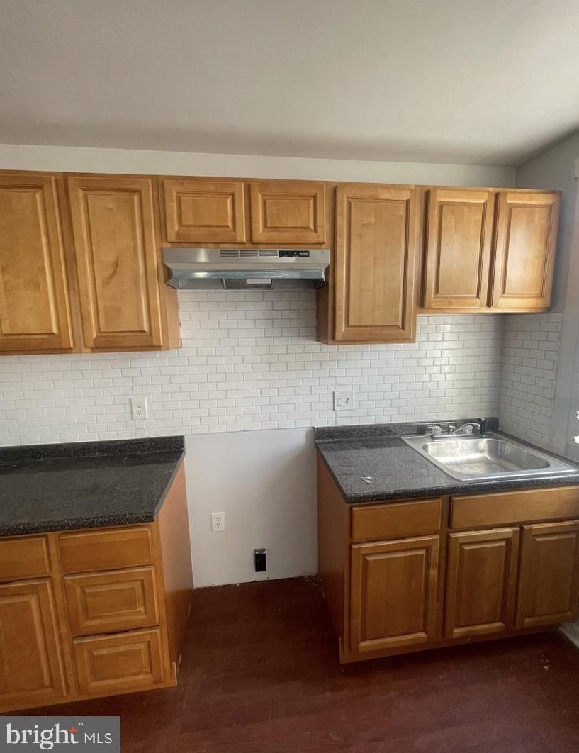 2602 S 61st St, Philadelphia, PA 19142