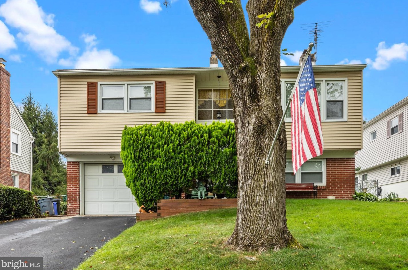 300 Simms St, Philadelphia, PA 19116-1030