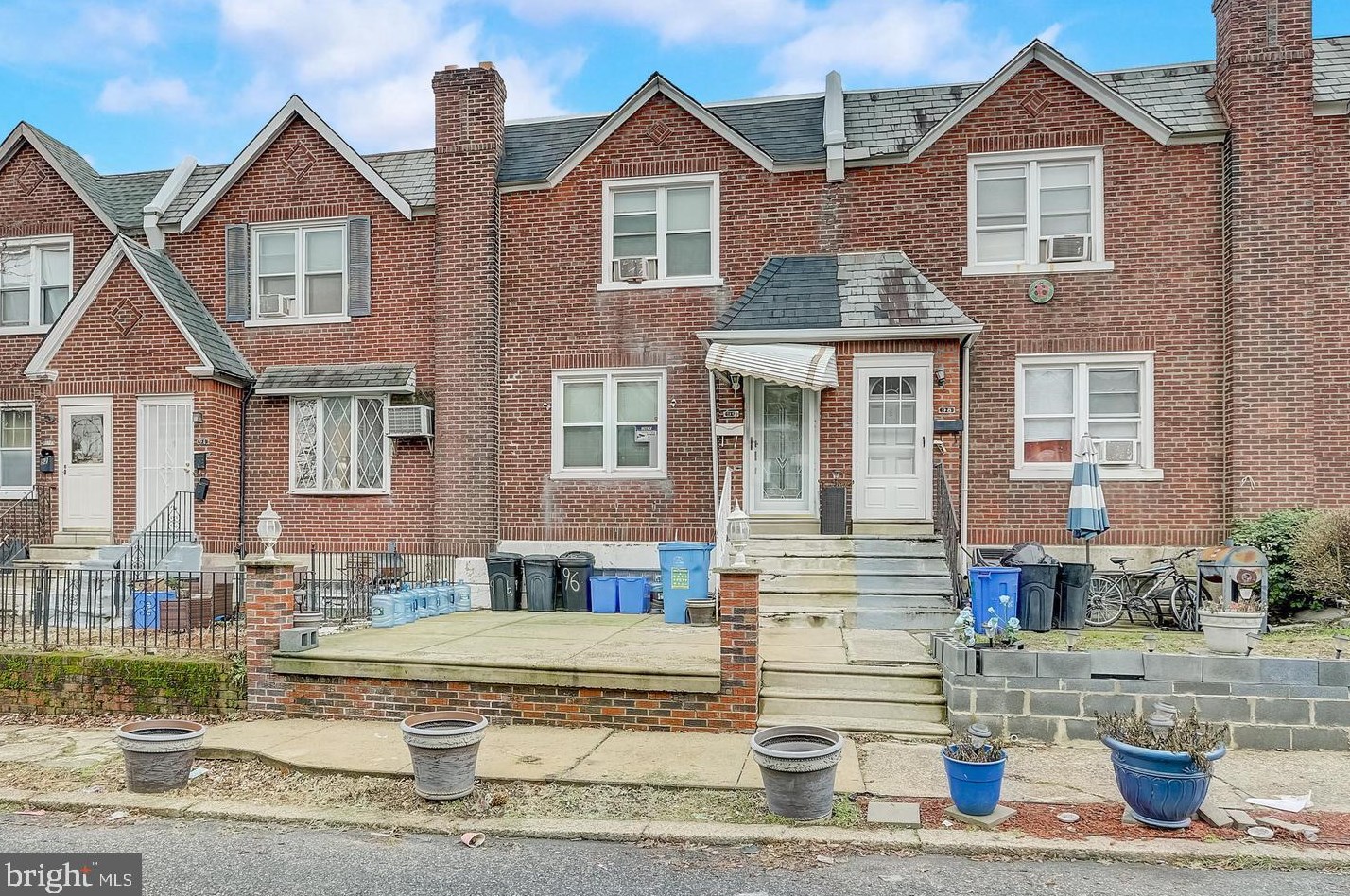 96 Sparks St, Philadelphia PA 19120-1420 exterior