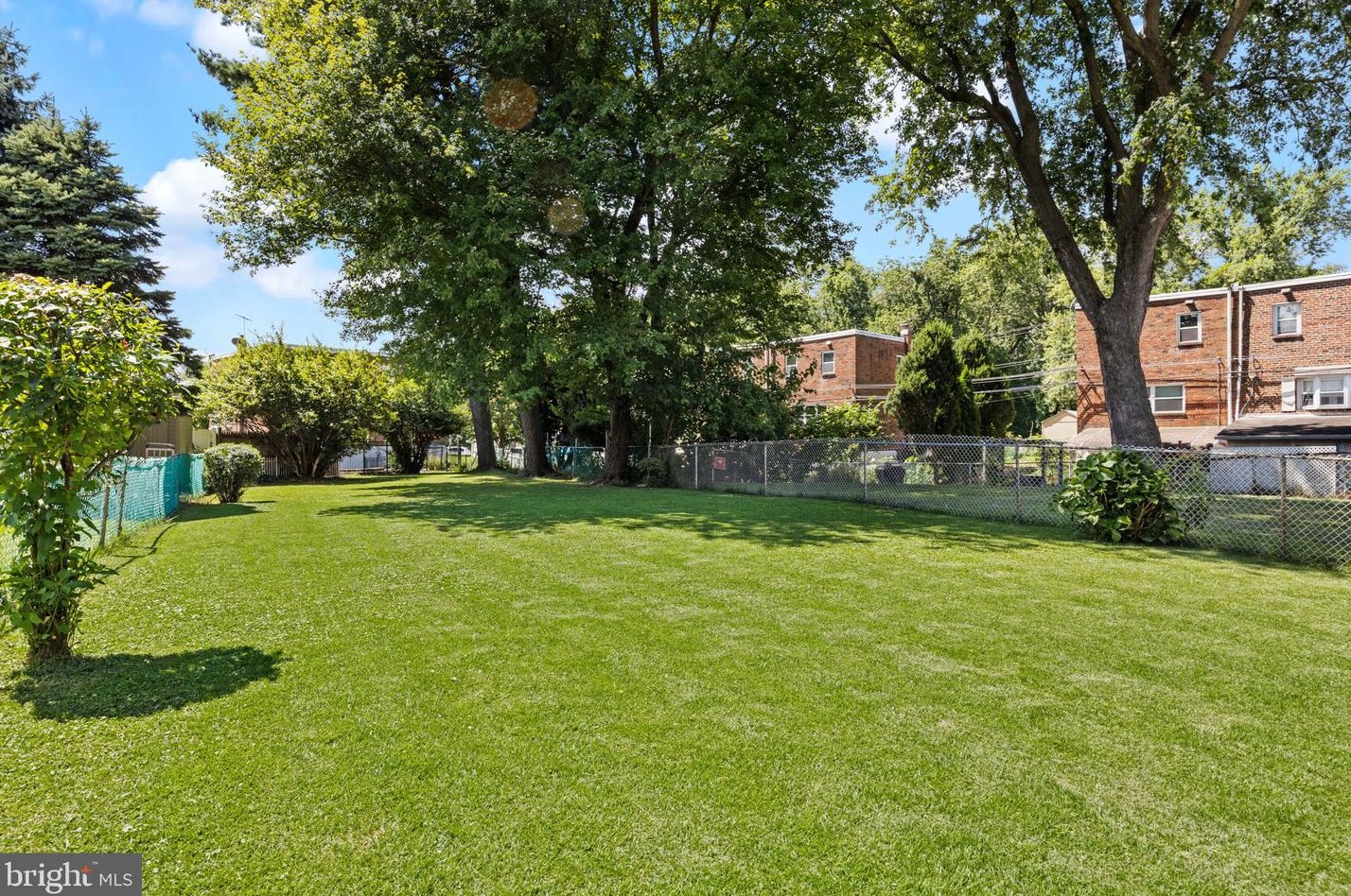 1110 Welton St, Philadelphia, PA 19116-2536