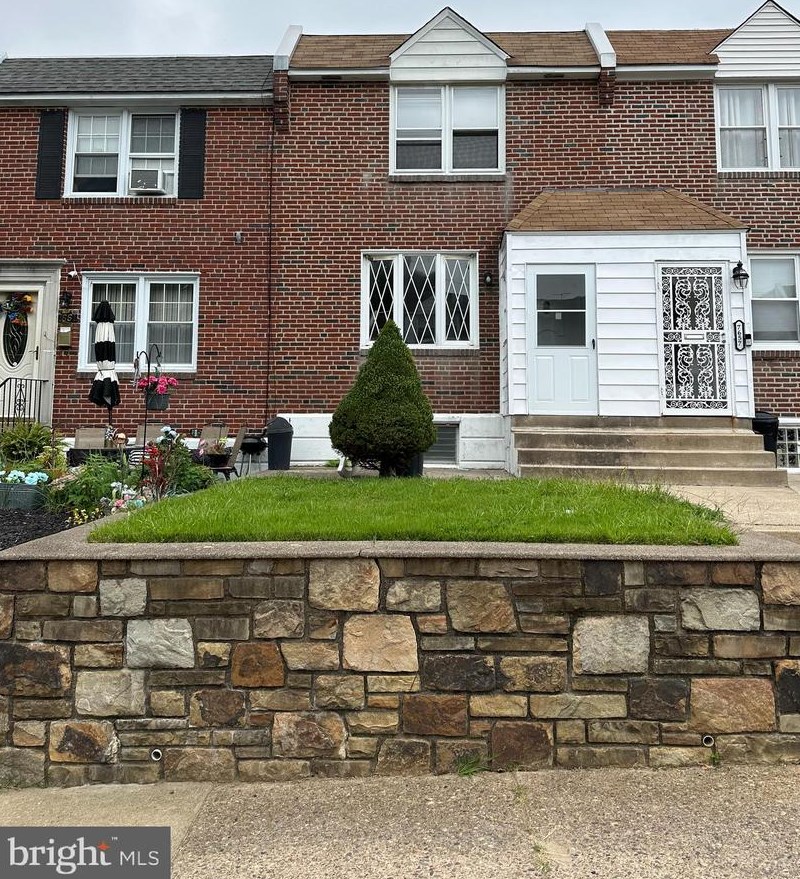 7659 Woodcrest Ave, Philadelphia, PA 19151-2703
