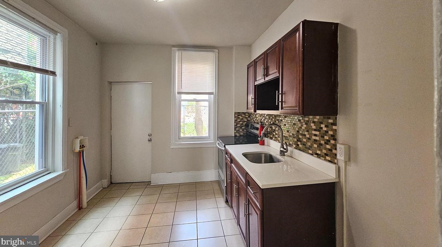 1331 Silver St, Philadelphia PA  19132-2717 exterior