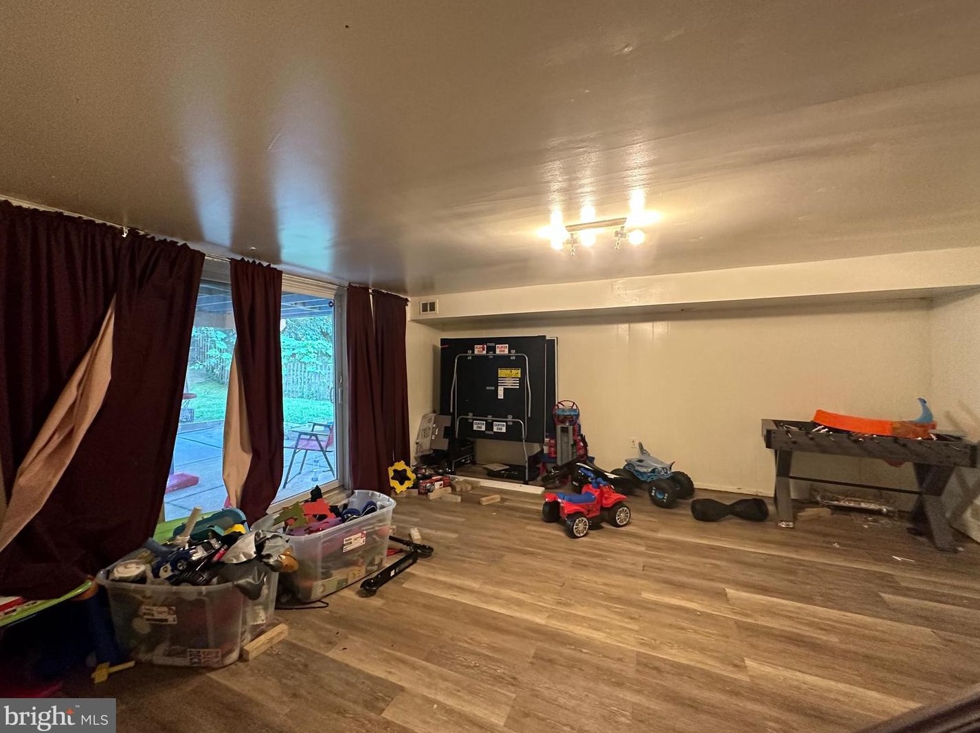 8805 Hargrave St, Philadelphia PA exterior