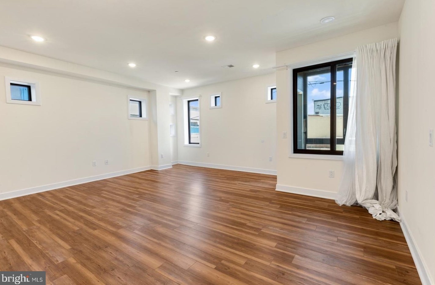 2411 Kensington Ave #201, Philadelphia, PA 19125