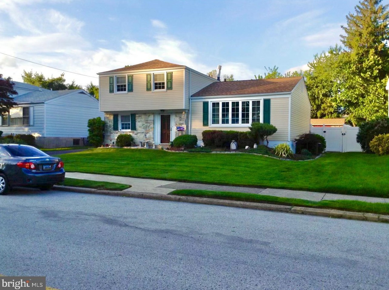 9709 Glenhope Rd, Philadelphia, PA 19115-2909