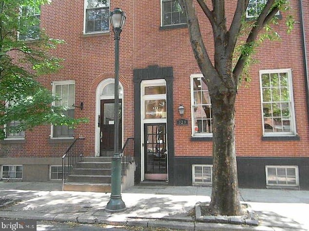 329 S 12th St #201, Philadelphia, PA 19107