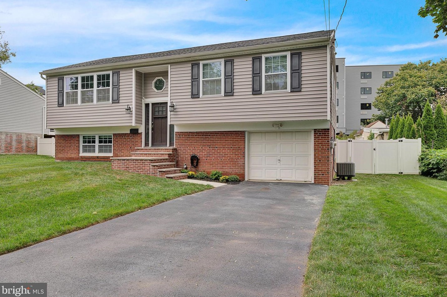6803 Mitchell St, Philadelphia, PA 19128-4421