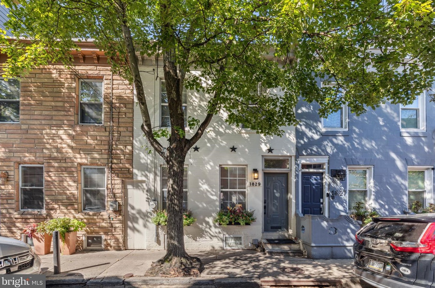 1829 Pemberton St, Philadelphia, PA 19146-1823