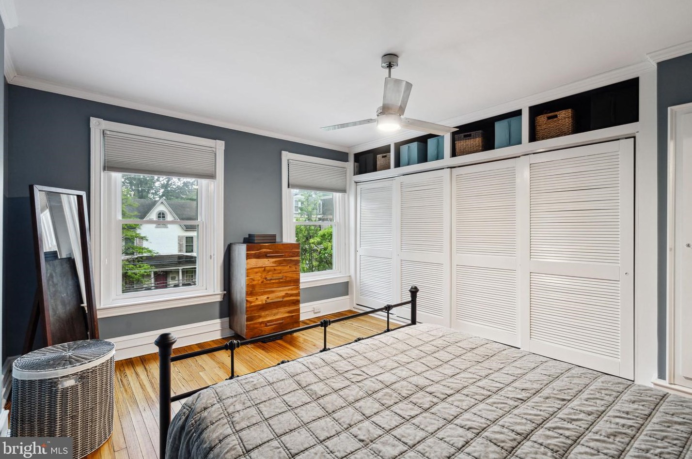 25 Gravers Ln, Philadelphia PA 19118-0041 exterior