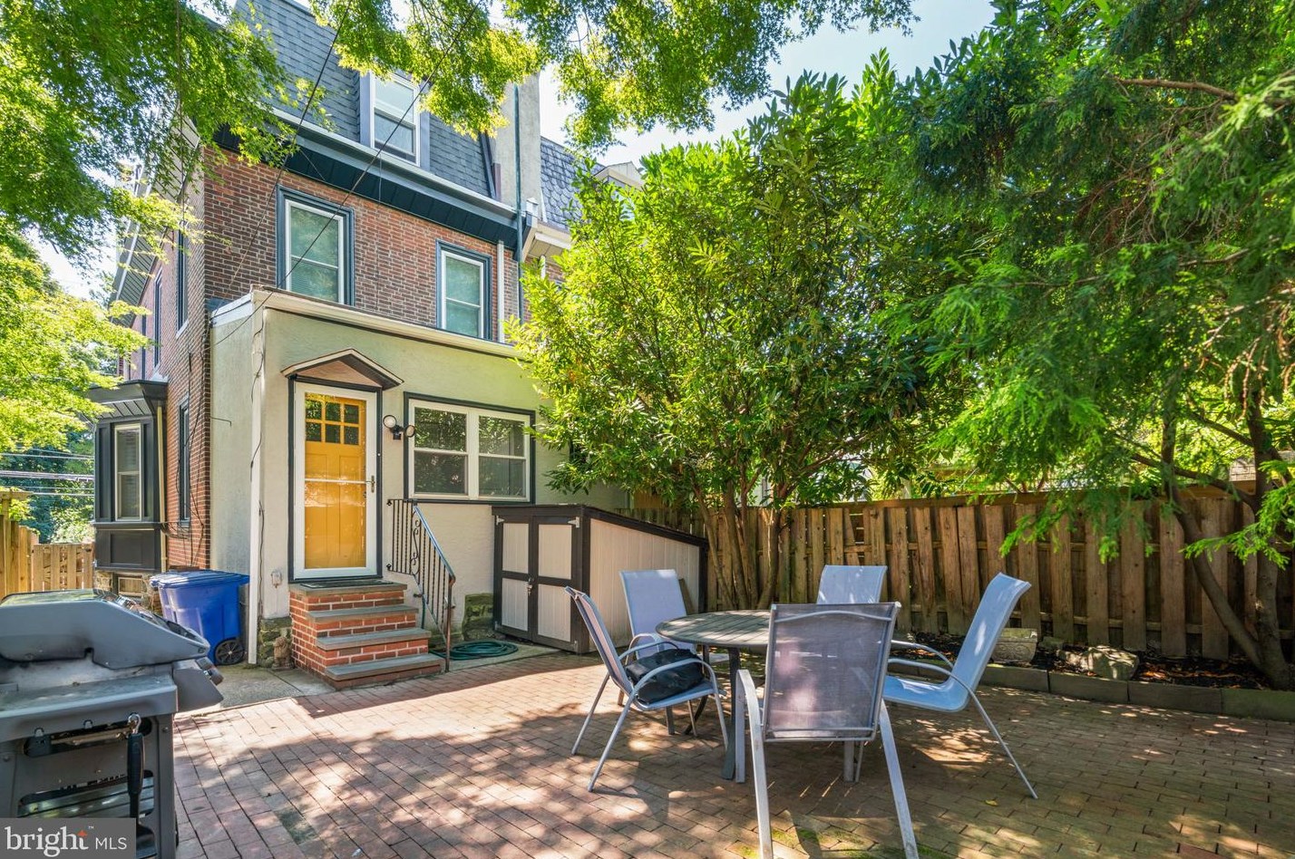 25 Gravers Ln, Philadelphia PA 19118-0041 exterior