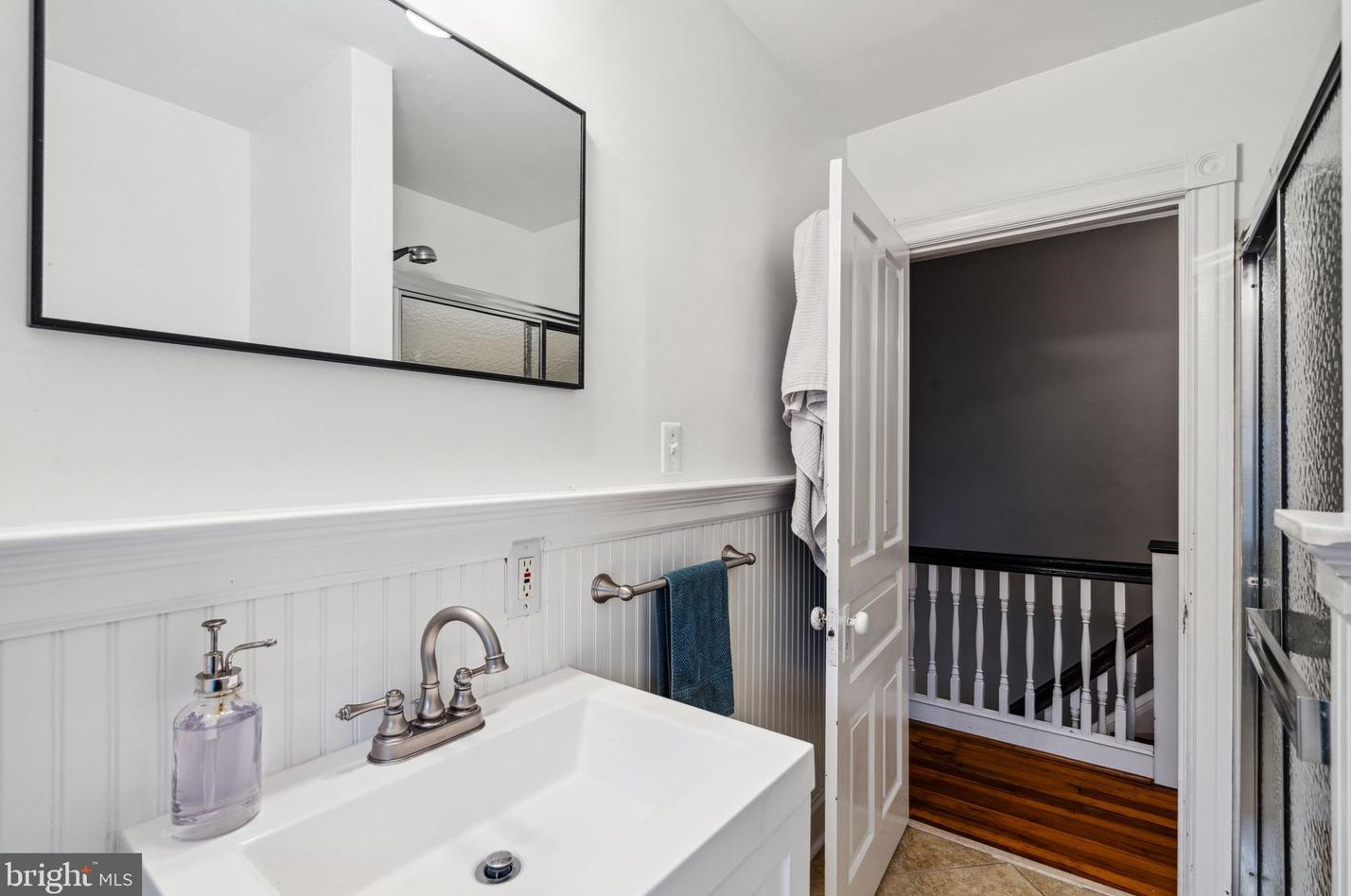 25 Gravers Ln, Philadelphia PA 19118-0041 exterior