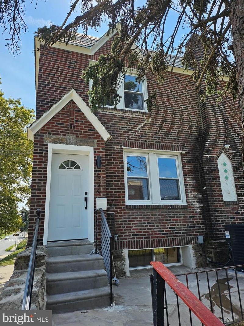 6349 Walker St, Philadelphia, PA 19135-3113