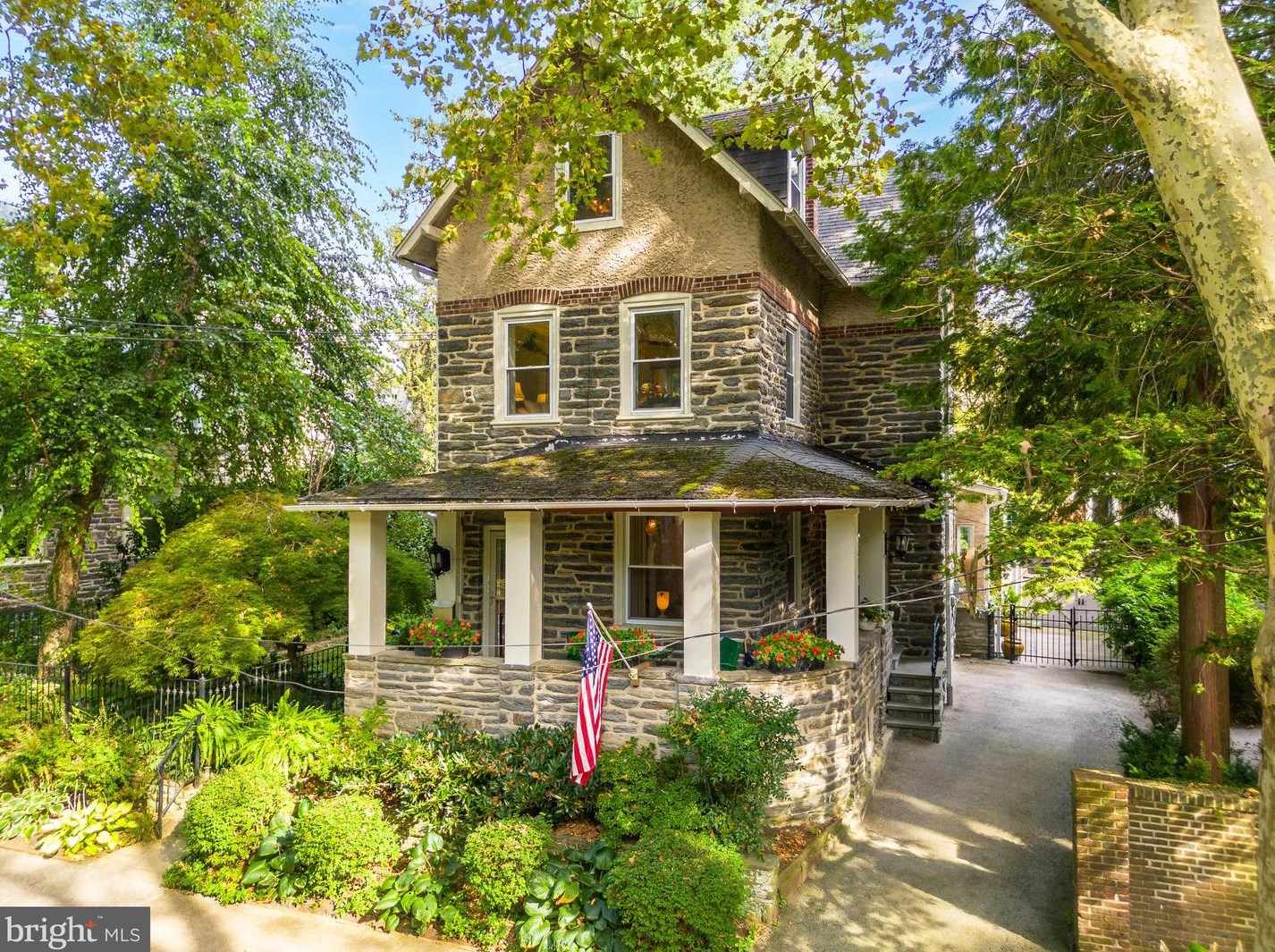114 Abington Ave, Philadelphia, PA 19118-3937