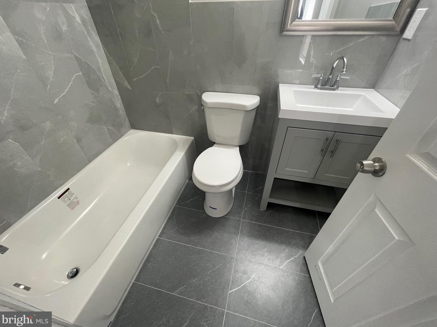 7825 Chelwynde Ave, Philadelphia PA 19153-1702 exterior