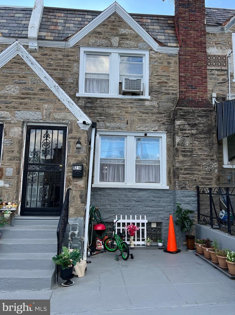 5216 Arbor St, Philadelphia, PA 19120-3604