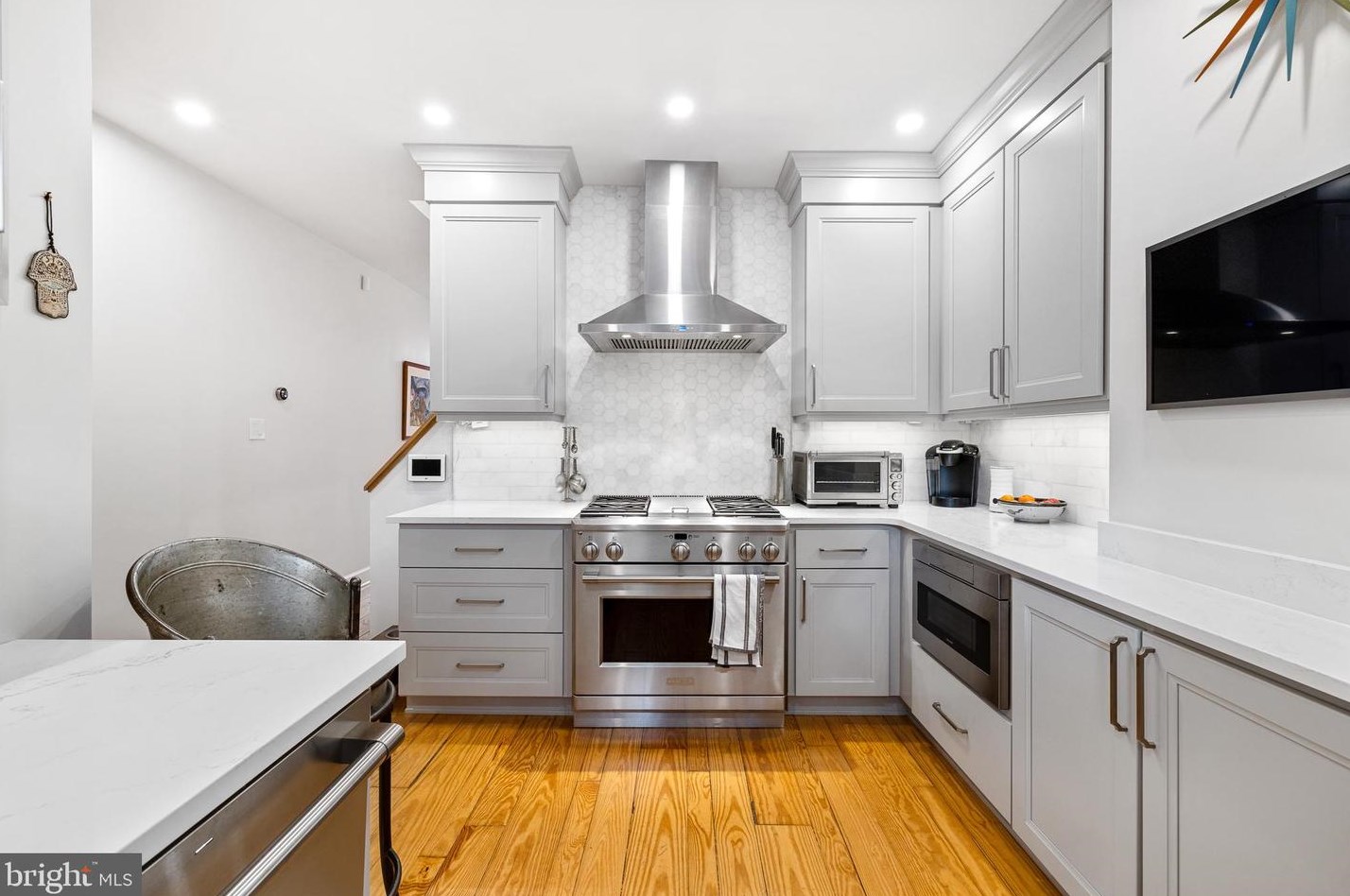 514 Cypress St, Philadelphia, PA 19106-4104