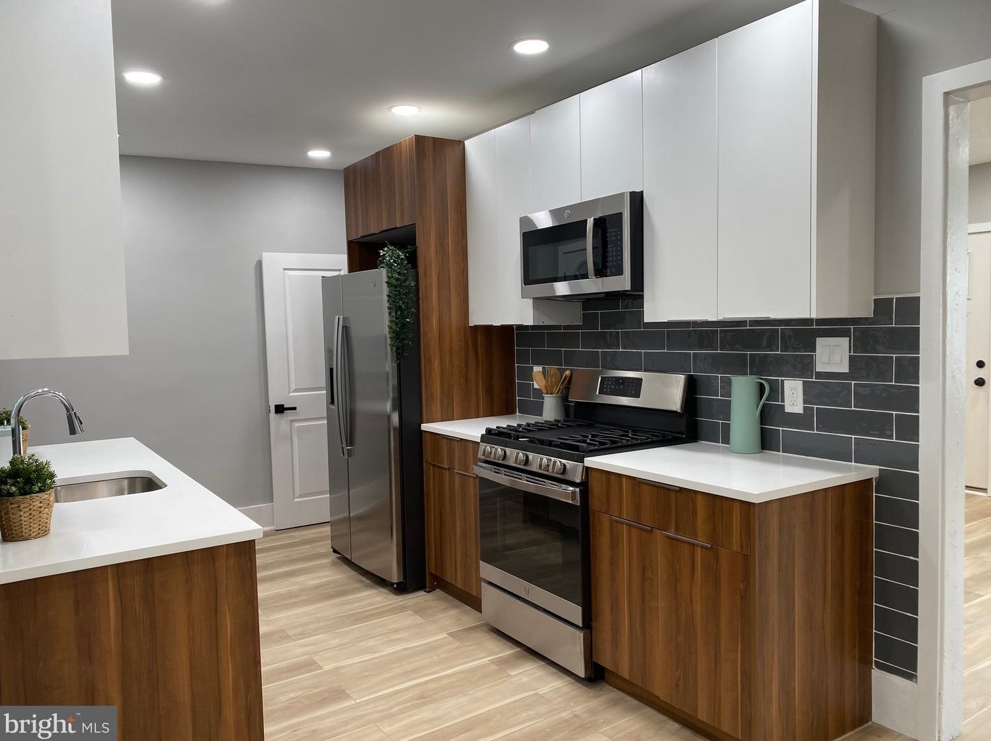 816 Stafford St, Philadelphia PA  19138-1724 exterior