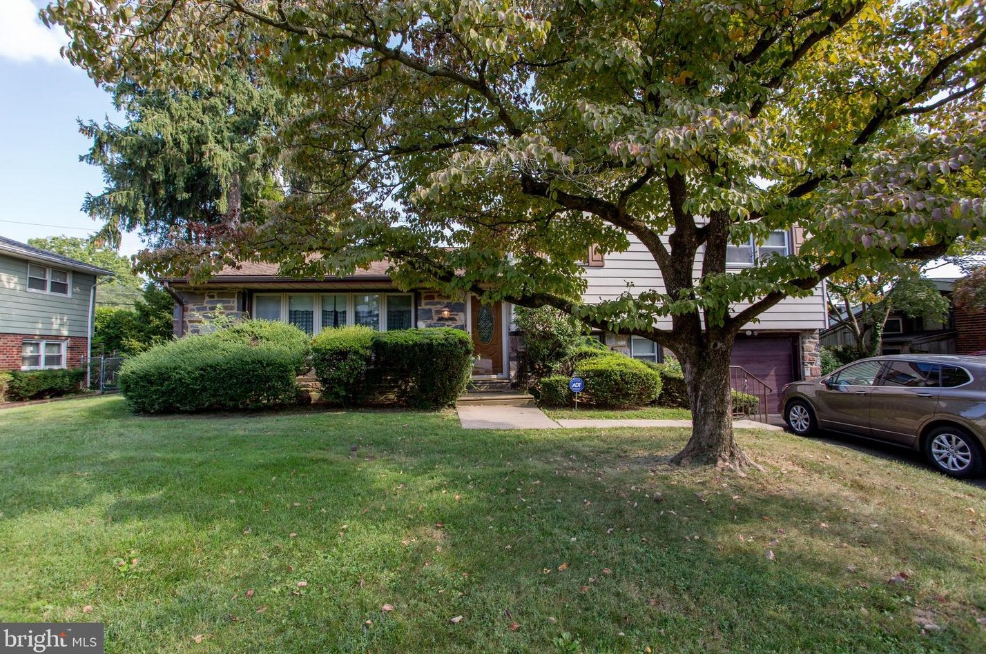 9229 Pine Rd, Philadelphia, PA 19115-4418