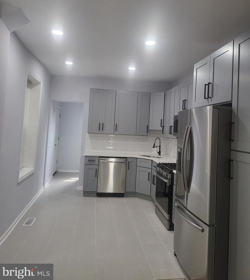6164 Kingsessing Ave, Philadelphia PA  19142-2426 exterior