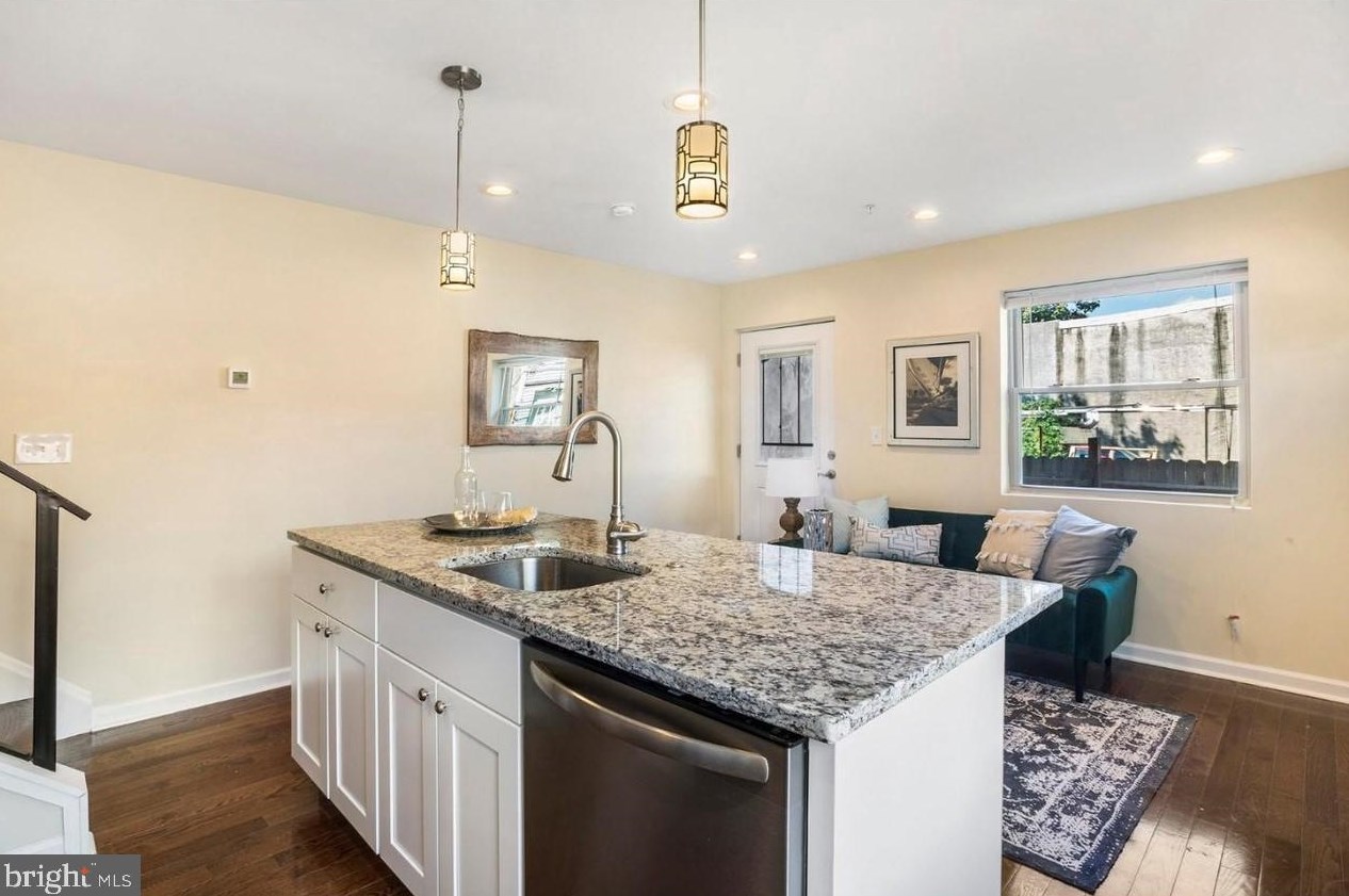 2114 S 7th St #a, Philadelphia, PA 19148