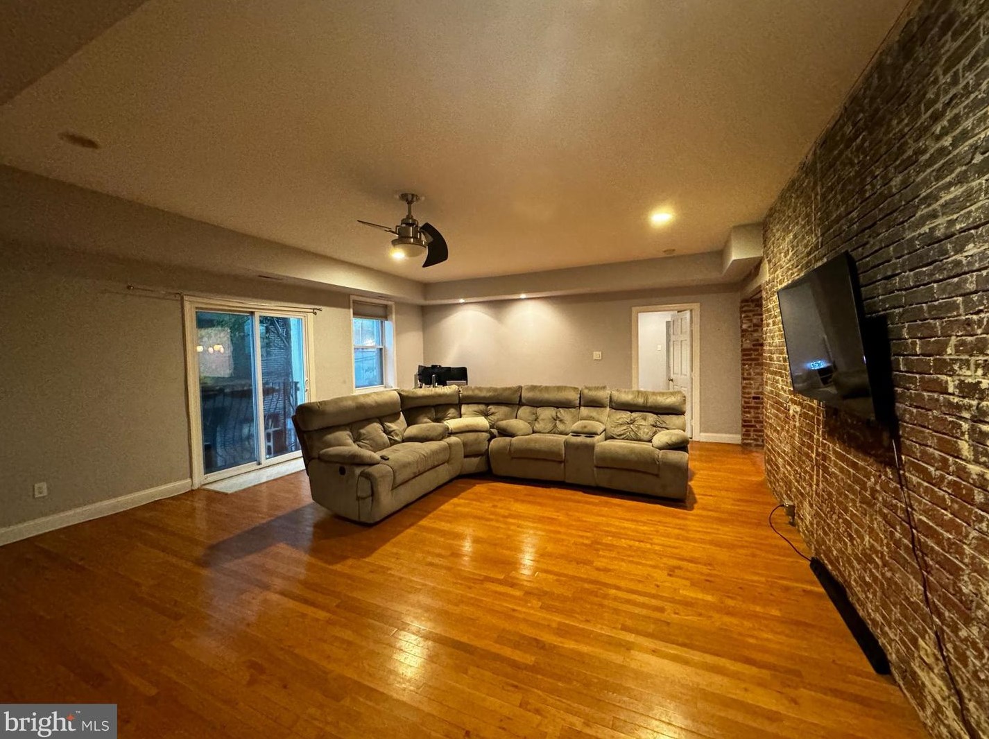 813 N 5th St #203, Philadelphia, PA 19123