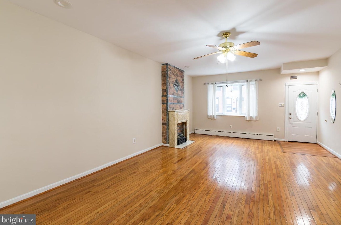 1027 Tasker St, Philadelphia PA  19148-1125 exterior