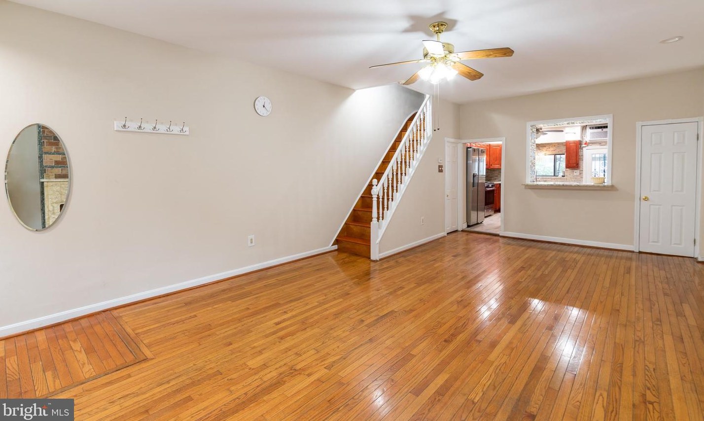1027 Tasker St, Philadelphia PA  19148-1125 exterior