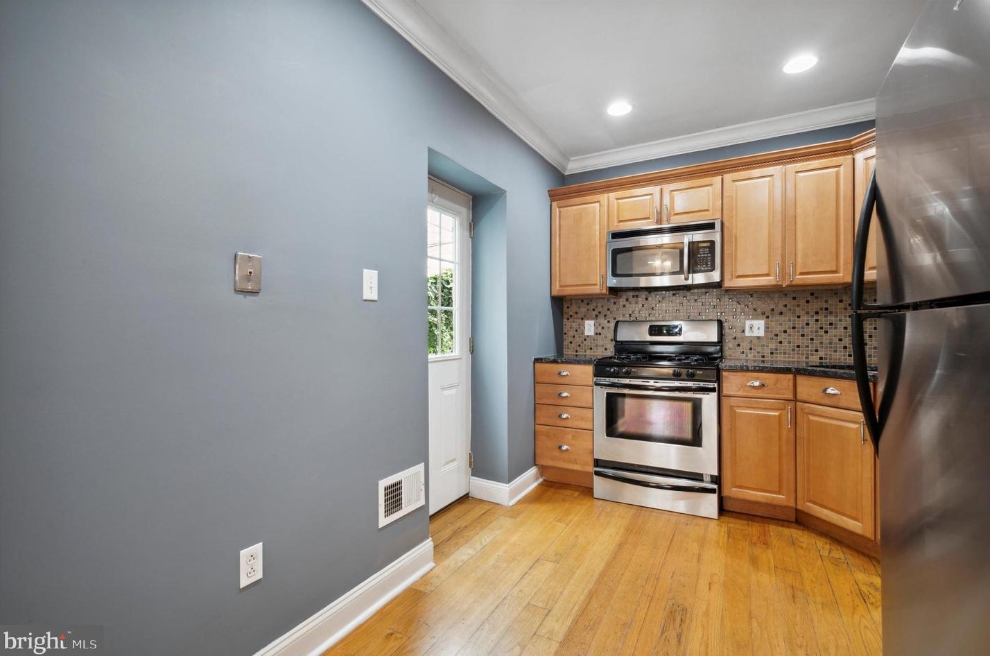 844 Bambrey St, Philadelphia PA 19146-4405 exterior