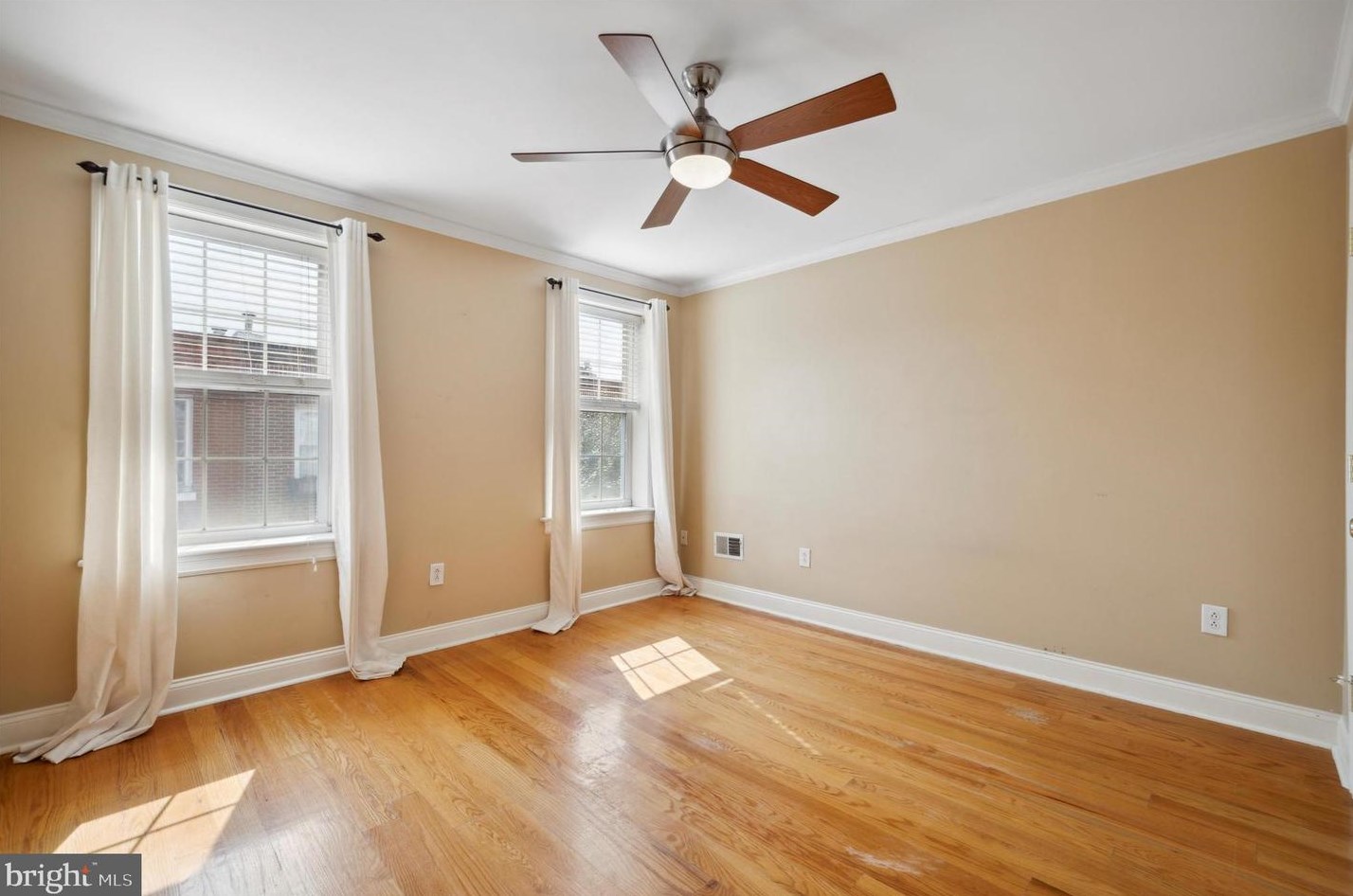 844 Bambrey St, Philadelphia PA 19146-4405 exterior