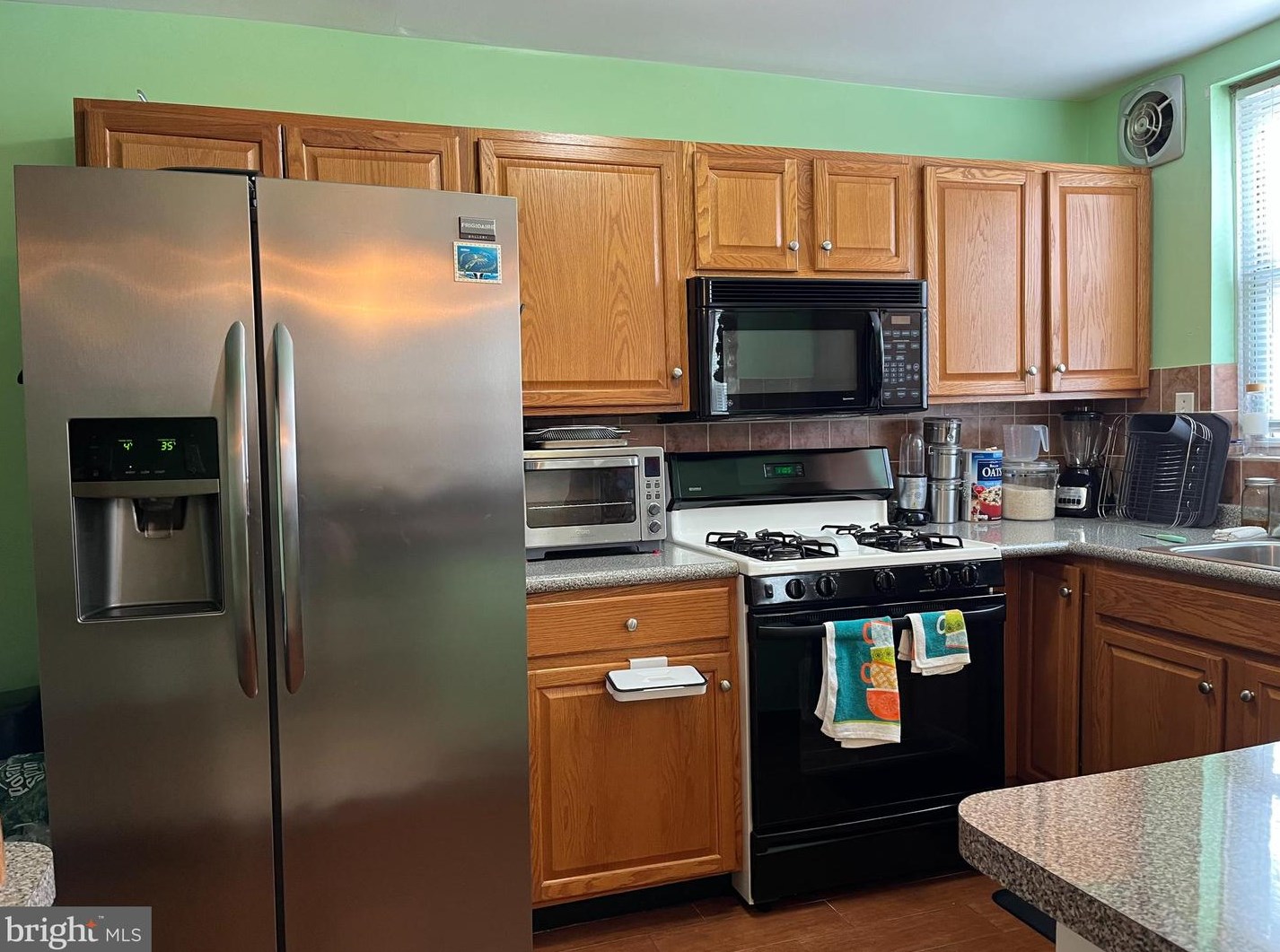 1334 Elbridge St, Philadelphia PA  19111-5511 exterior