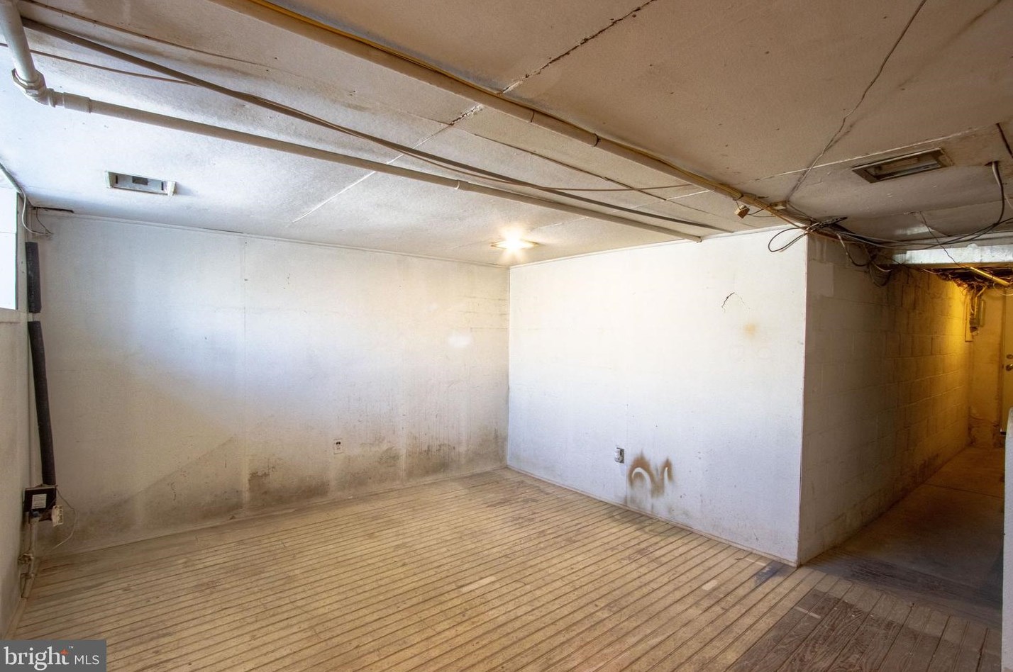 1026 Van Kirk St, Philadelphia PA 19135-4117 exterior