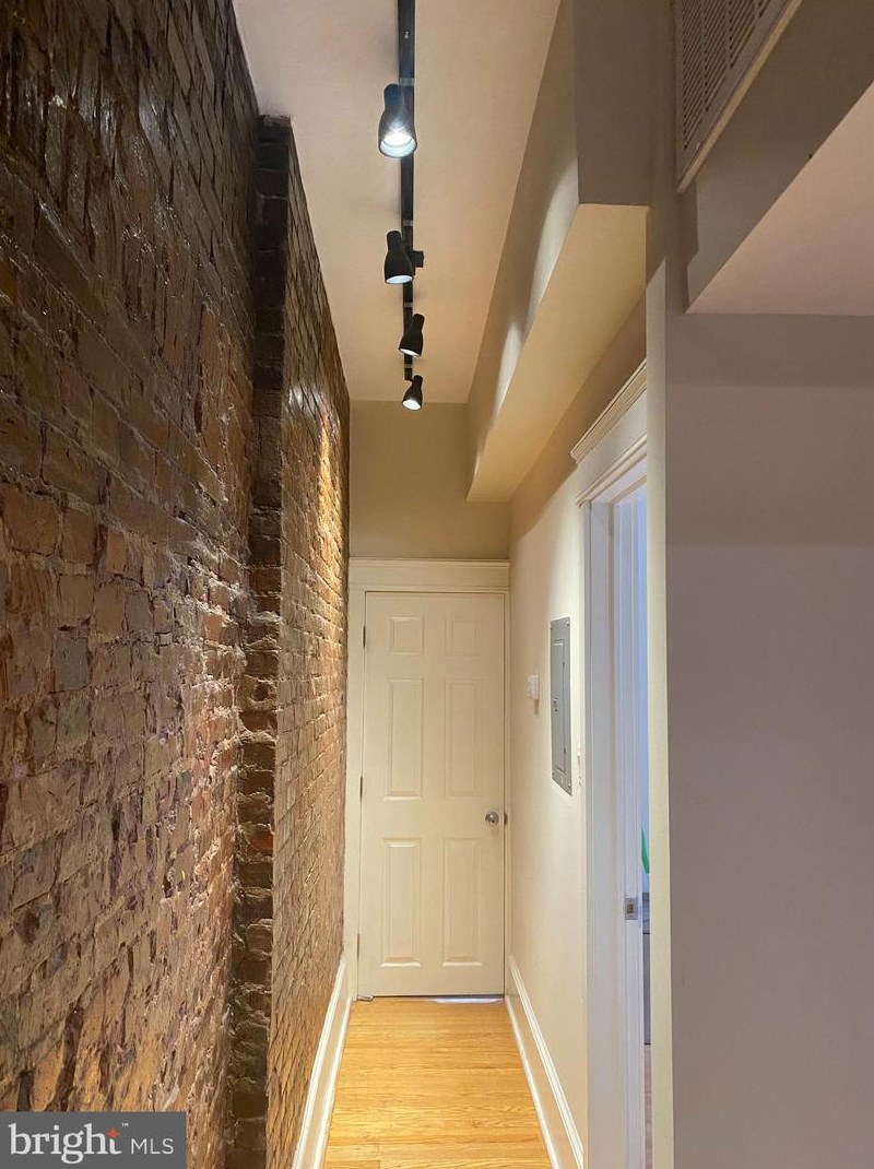 245 S 10th St Apt 2r, Philadelphia, PA