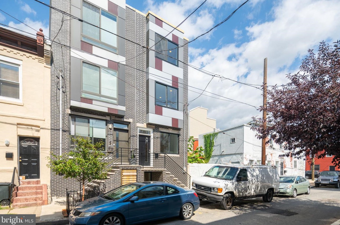 605 Hoffman St, Philadelphia, PA 19148-2405