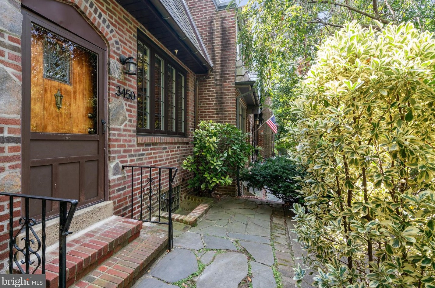 3450 Midvale Ave, Philadelphia PA  19129-1406 exterior