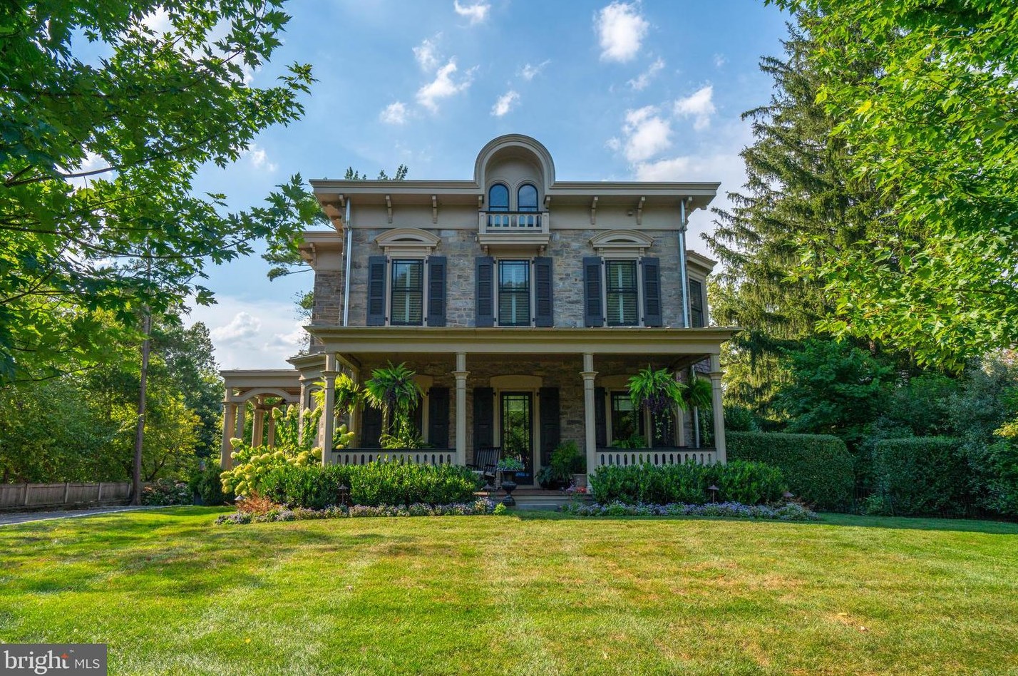 17 Summit St, Philadelphia, PA 19118-2832