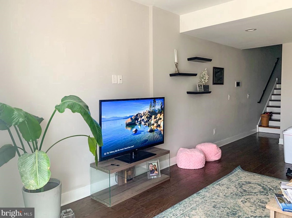 1223 25th St, Philadelphia PA 19121-4822 exterior