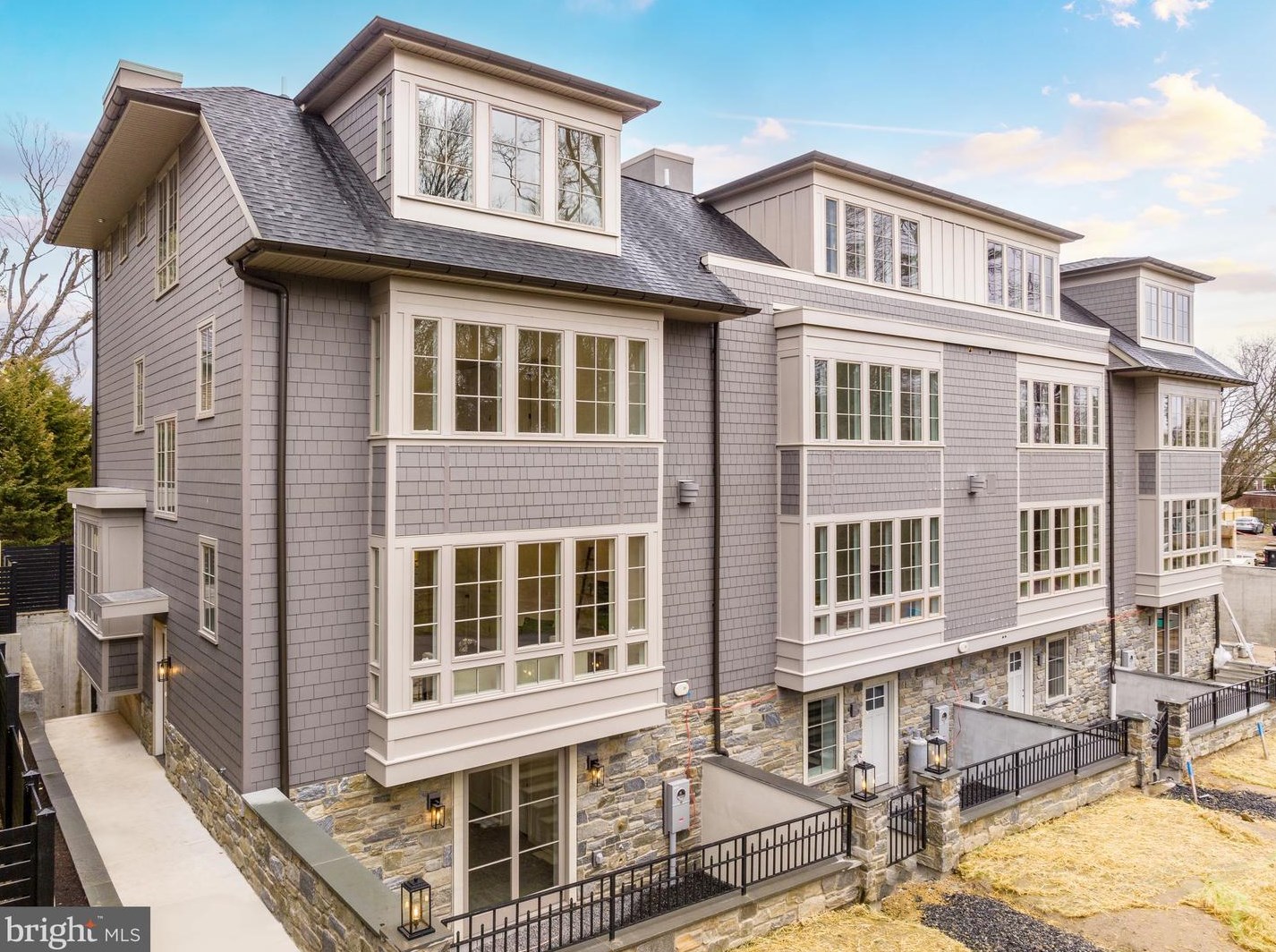 8211 Shawnee St, Philadelphia, PA 19118-3904