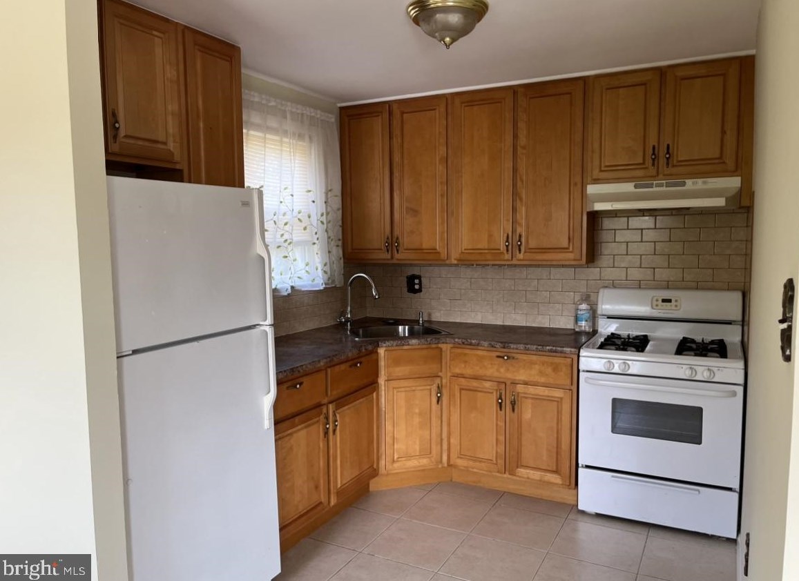 247 Robina Pl, Philadelphia, PA 19116-3531