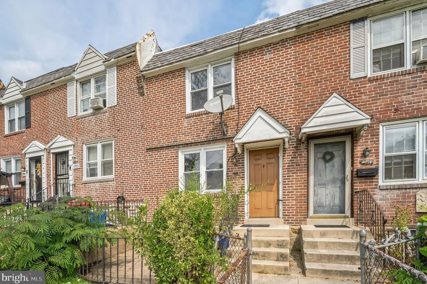 1351 Farrington Rd, Philadelphia, PA 19151-2832