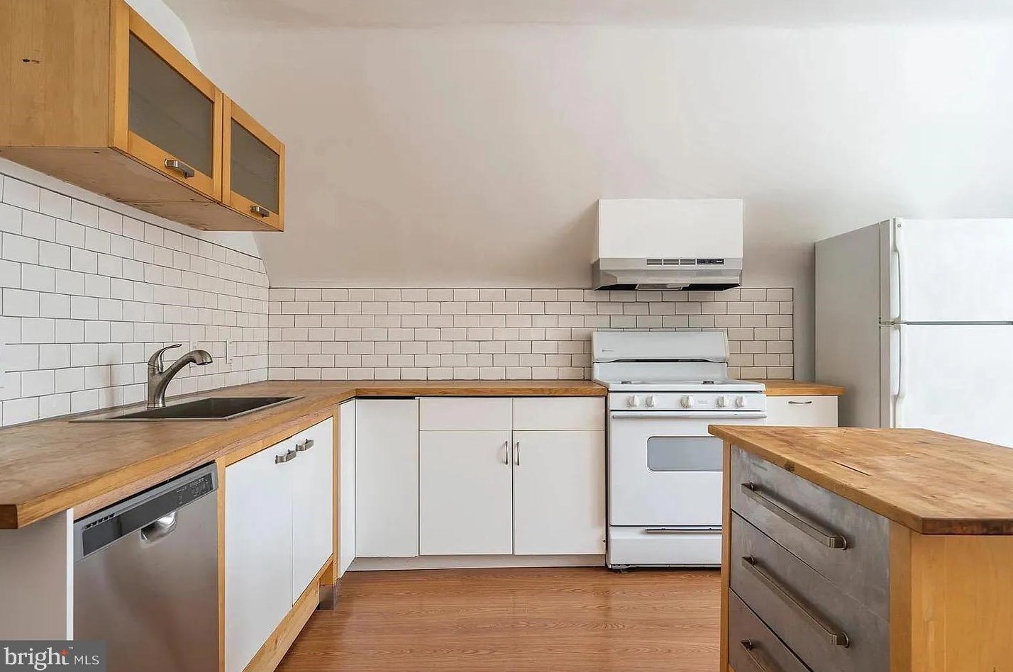 4813 Chester #3, Philadelphia, PA 19143