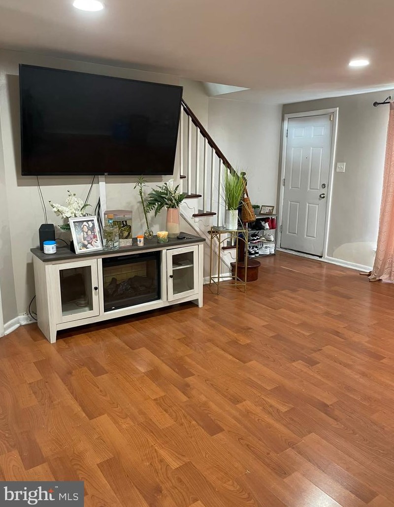 634 Carver St, Philadelphia, PA 19120-1714