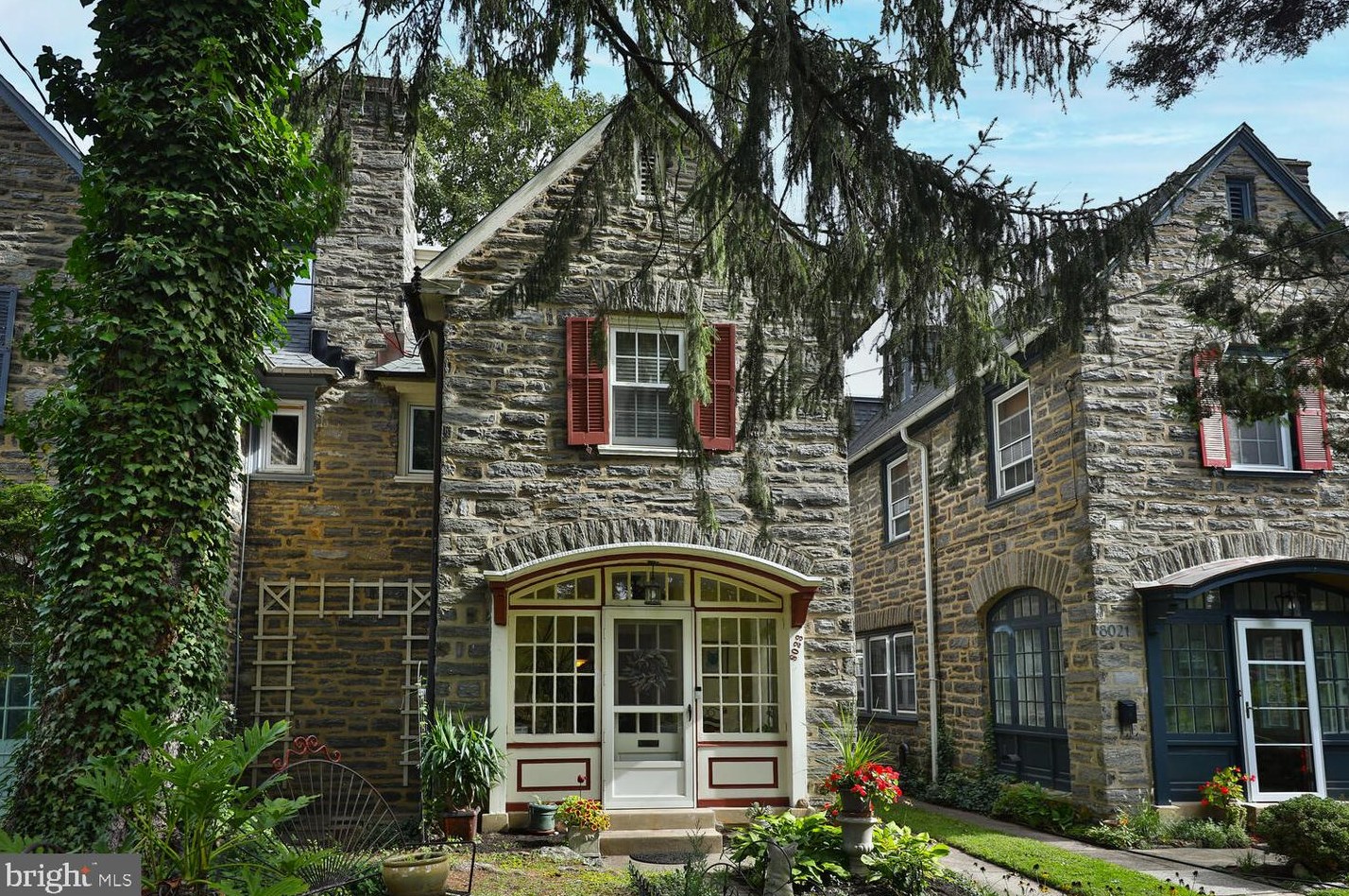 8023 Seminole St, Philadelphia, PA 19118-3915
