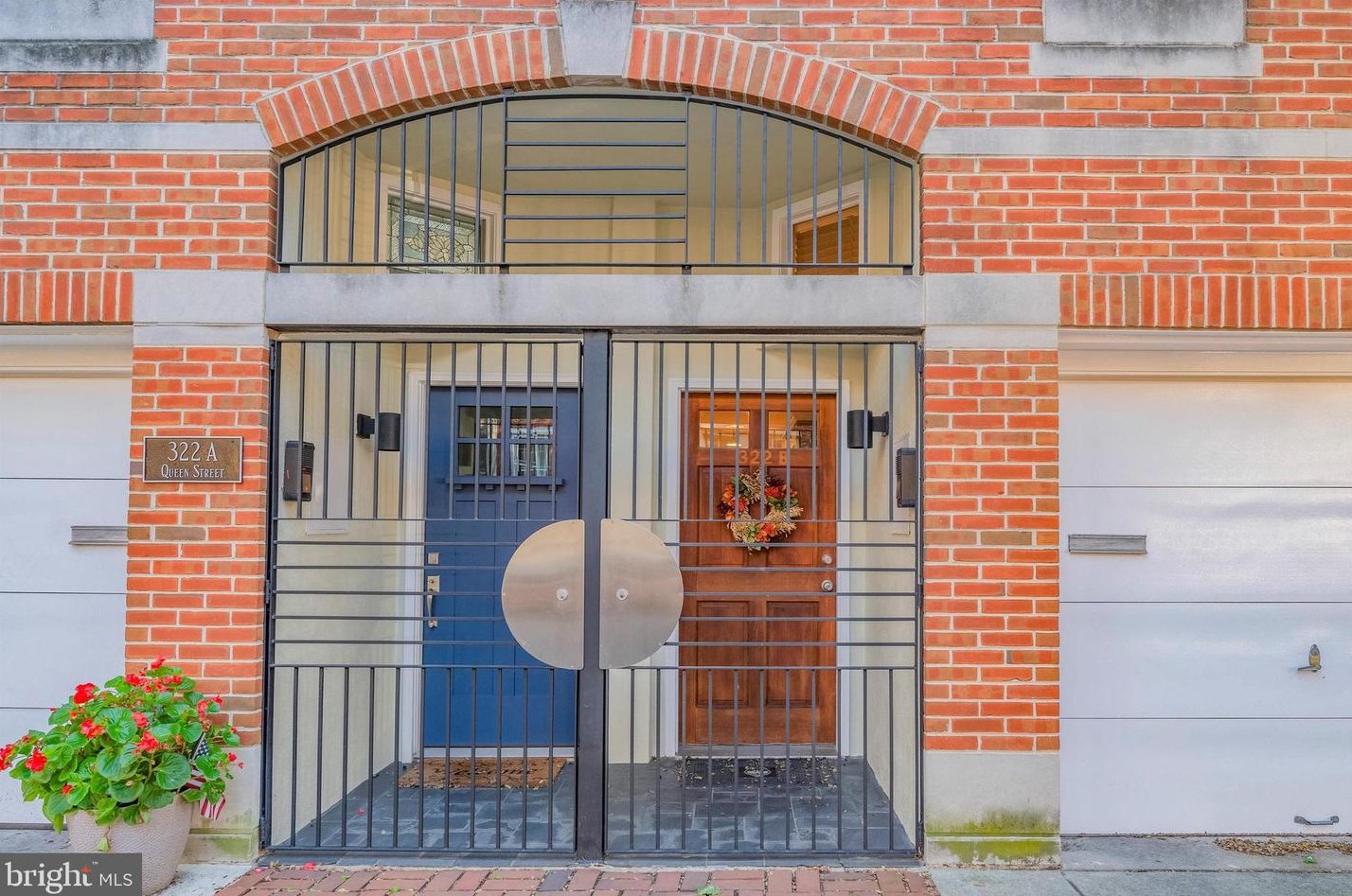 322 Queen St, Philadelphia, PA 19147-3216