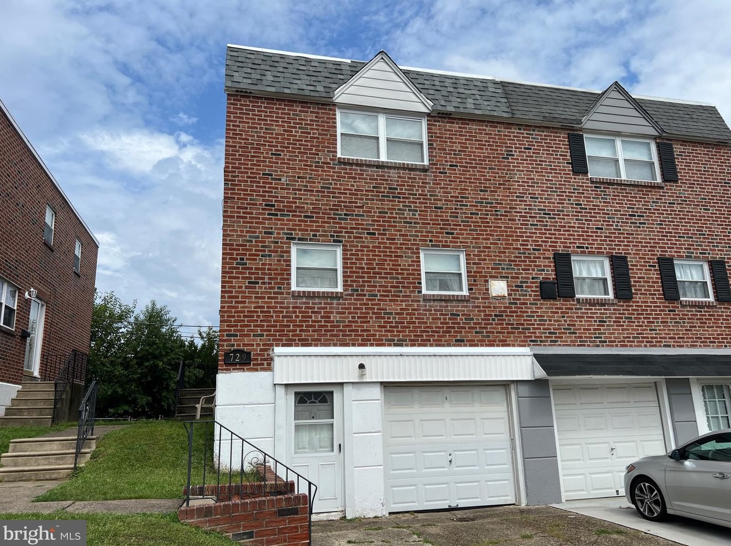 729 Arnold St, Philadelphia, PA 19111-1326