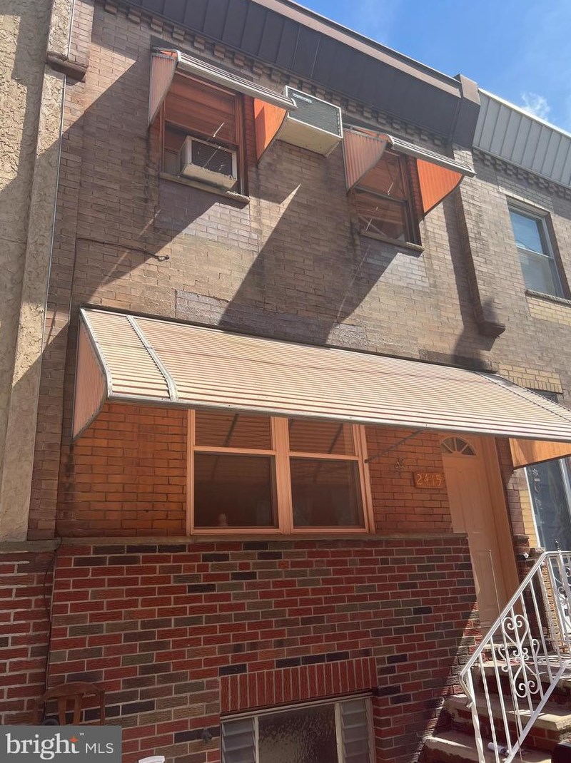 2415 Watts St, Philadelphia, PA 19148-3526