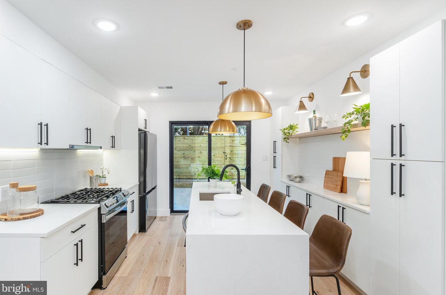 1813 Montrose St, Philadelphia, PA 19146-2626
