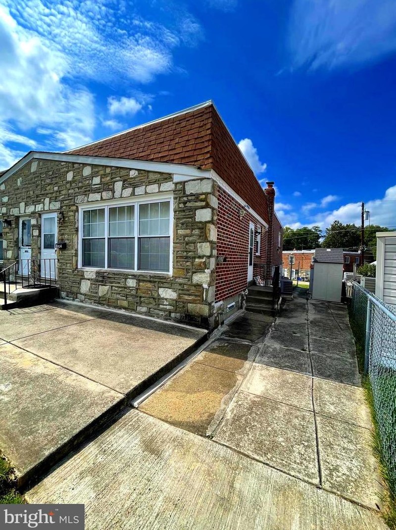8354 Langdon St, Philadelphia, PA 19152-1702