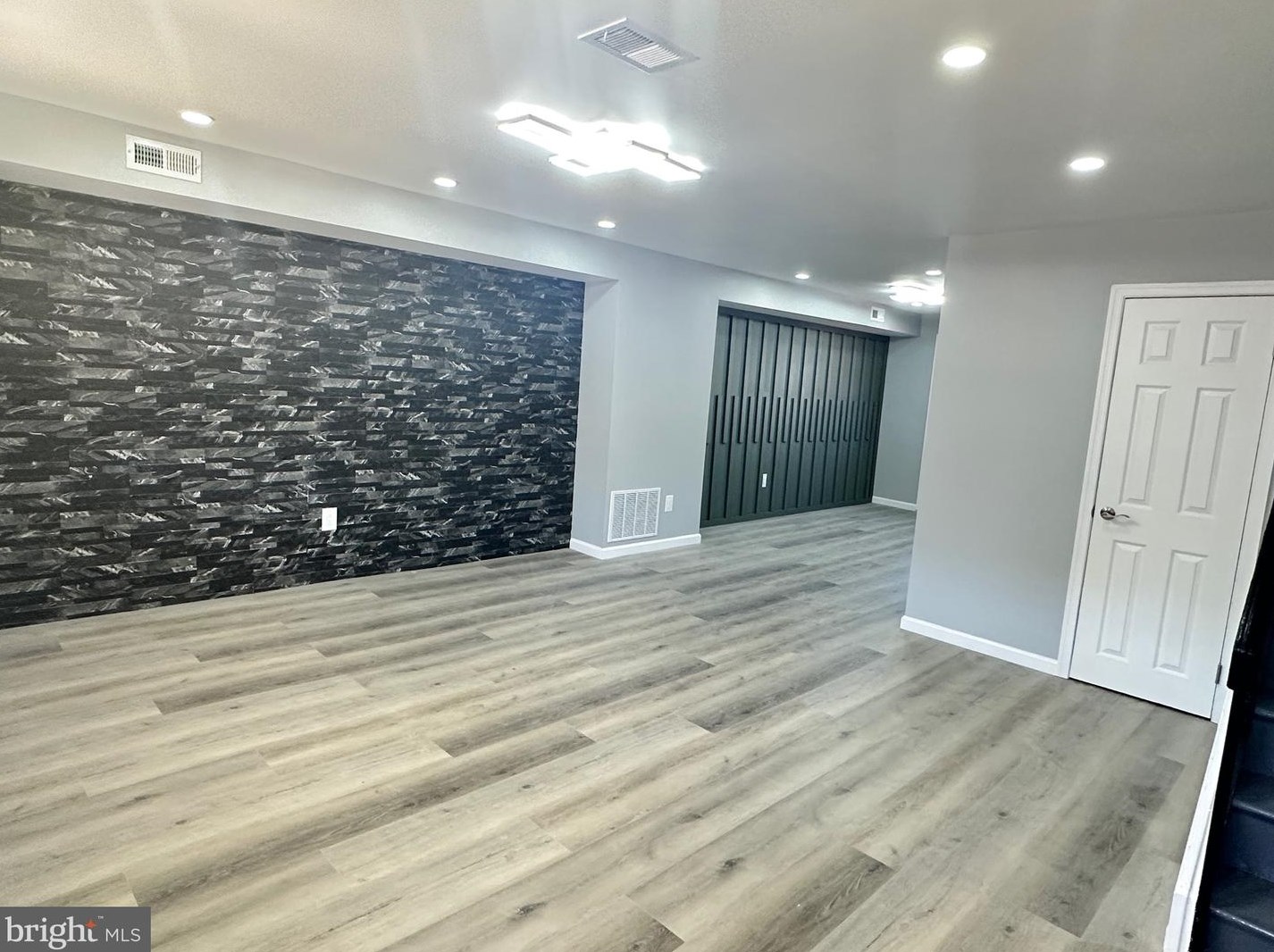 3647 Friar Rd, Philadelphia, PA 19154-2009