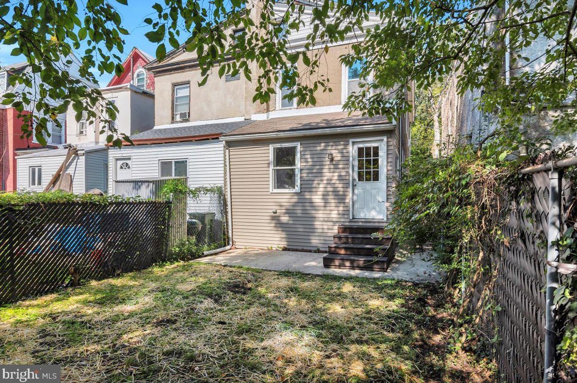128 Pomona St, Philadelphia PA  19144-1916 exterior