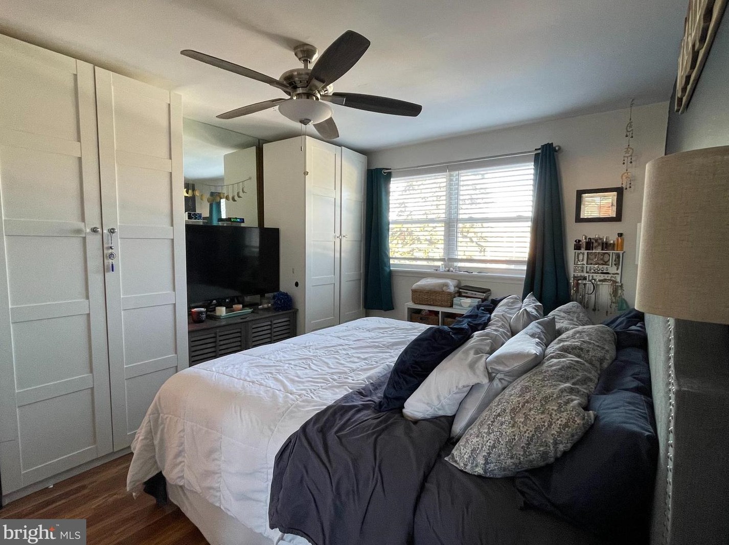 9745 Hoff St, Philadelphia, PA 19115-2613